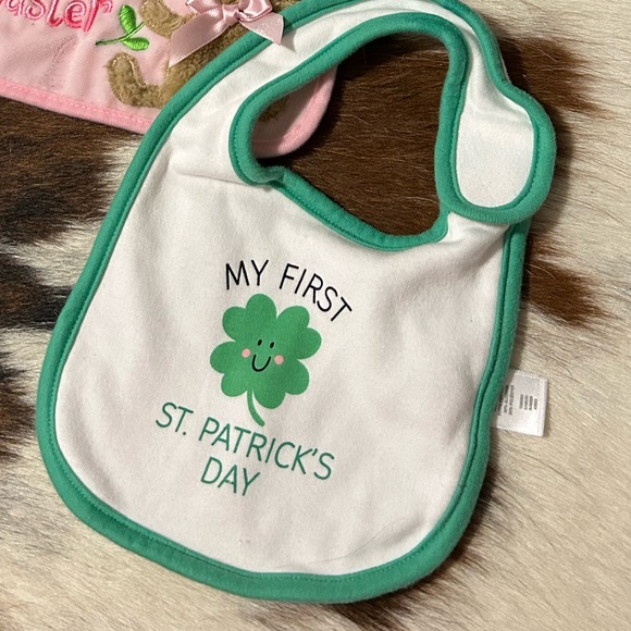 Baby bib - Picture 1 of 1